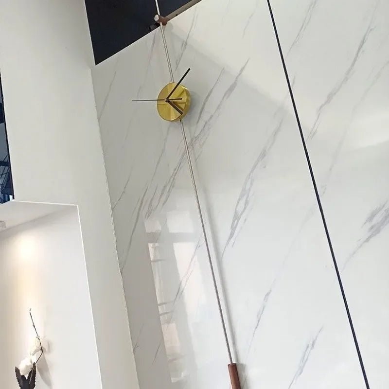 Horloge murale Axis – Design minimaliste à pendule en métal - Lignes Du Temps®14:193Gold