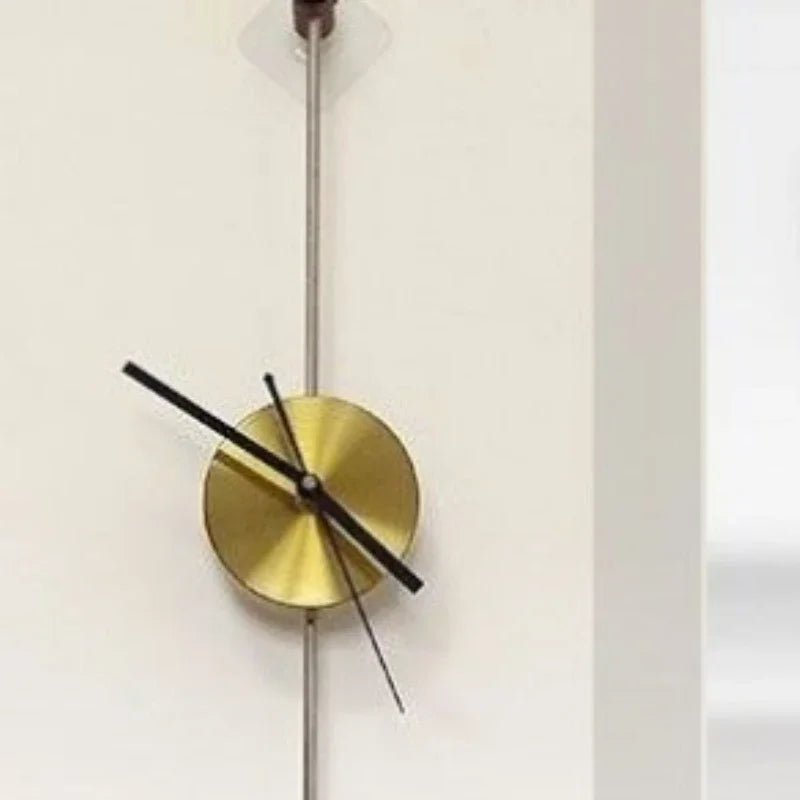 Horloge murale Axis – Design minimaliste à pendule en métal - Lignes Du Temps®14:193Gold