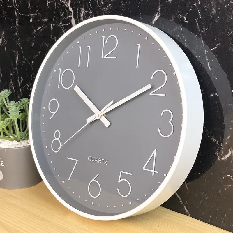 Horloge murale FlatTime – Classique noire 30 cm, chiffres 3D & silencieuse - Lignes Du Temps®14:29Black White