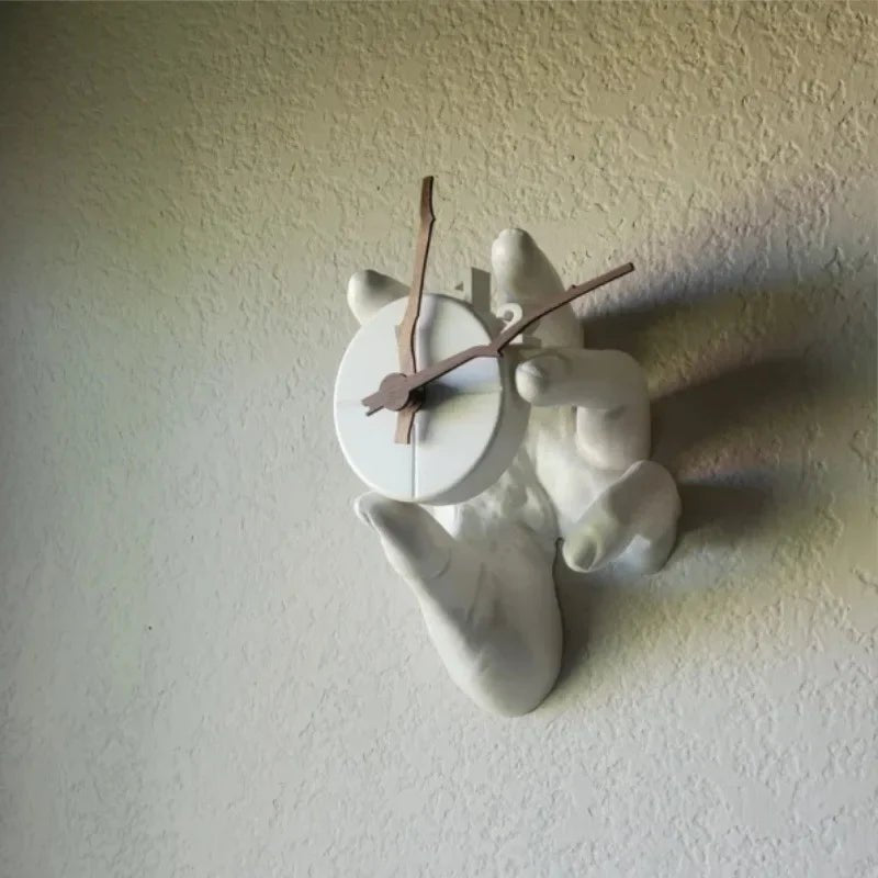 Horloge murale HandTime – Sculpturale en résine - Lignes Du Temps®14:29A1