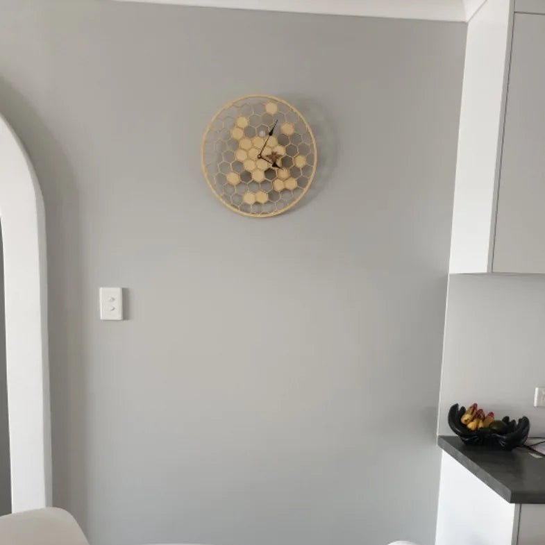 Horloge murale HoneyWood – Design nid d’abeille en bambou - Lignes Du Temps®14:29