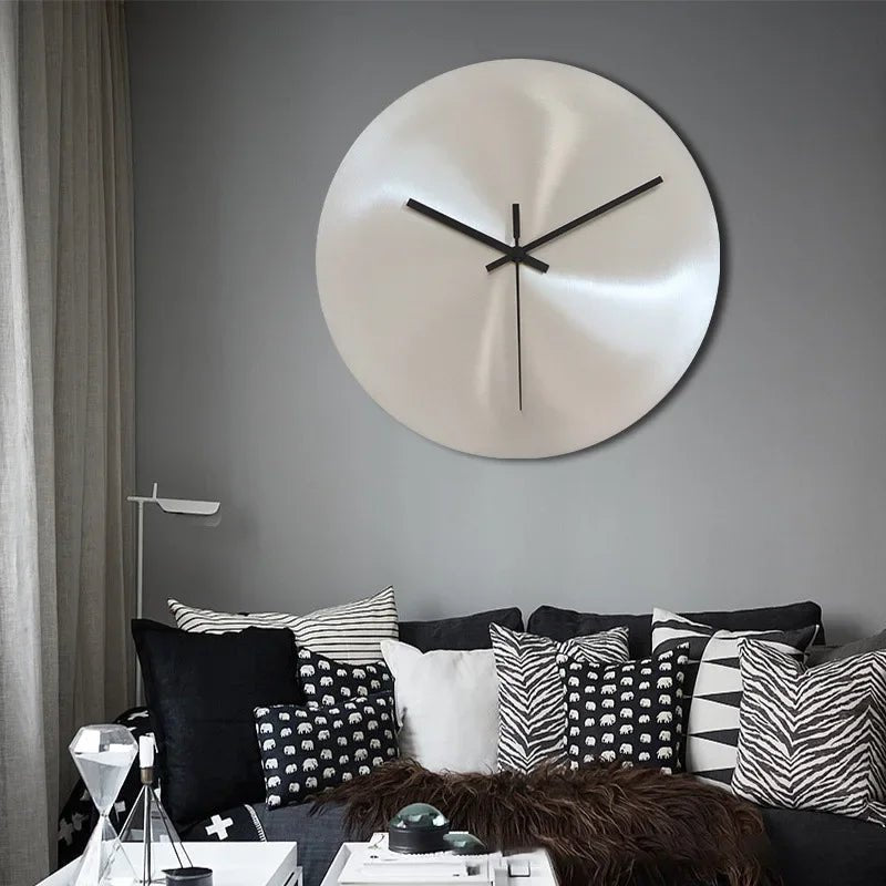 Horloge murale SteelTime – En acier inoxydable brossé - Lignes Du Temps®14:298in 20cm