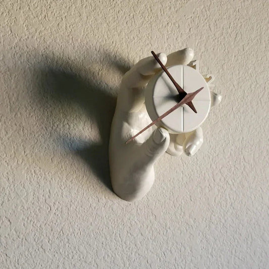 Horloge murale HandTime – Sculpturale en résine - Lignes Du Temps®14:175A2