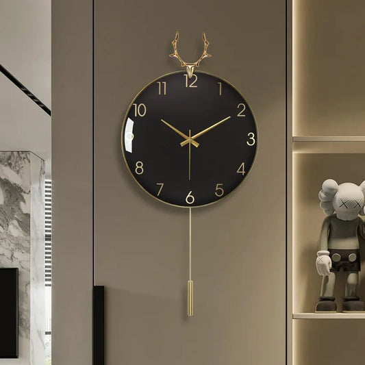 Horloge murale LuxAntler – Design nordique doré avec pendule - Lignes Du Temps®14:193062 - Black