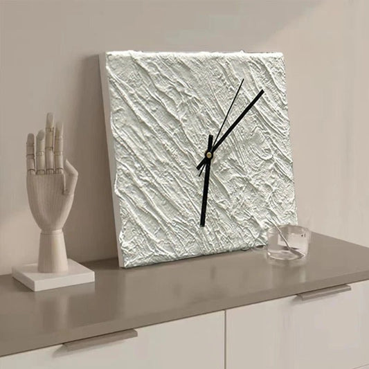 Horloge murale Textura – Carrée en plâtre texturé, design moderne & silencieuse - Lignes Du Temps®14:193Black